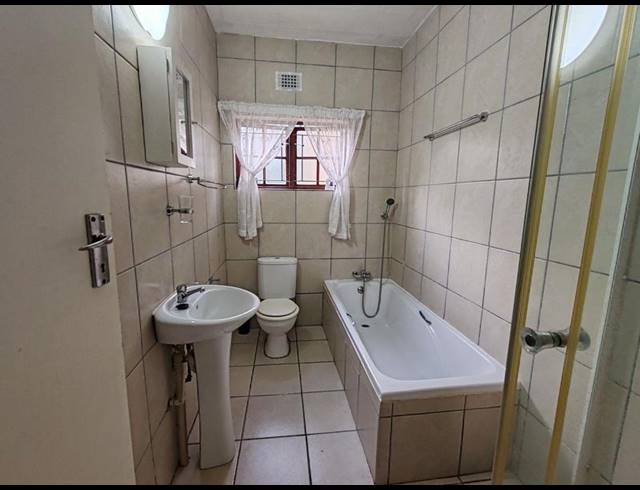 2 BEDROOM APARTMENT FOR SALE IN RENNIES BEACH